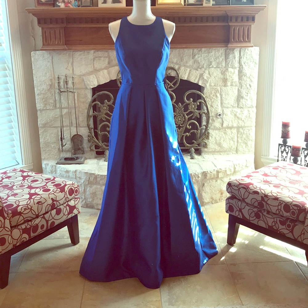 NWT Sz-6 Carmen Marc Valvo Royal blue prom/Hoco